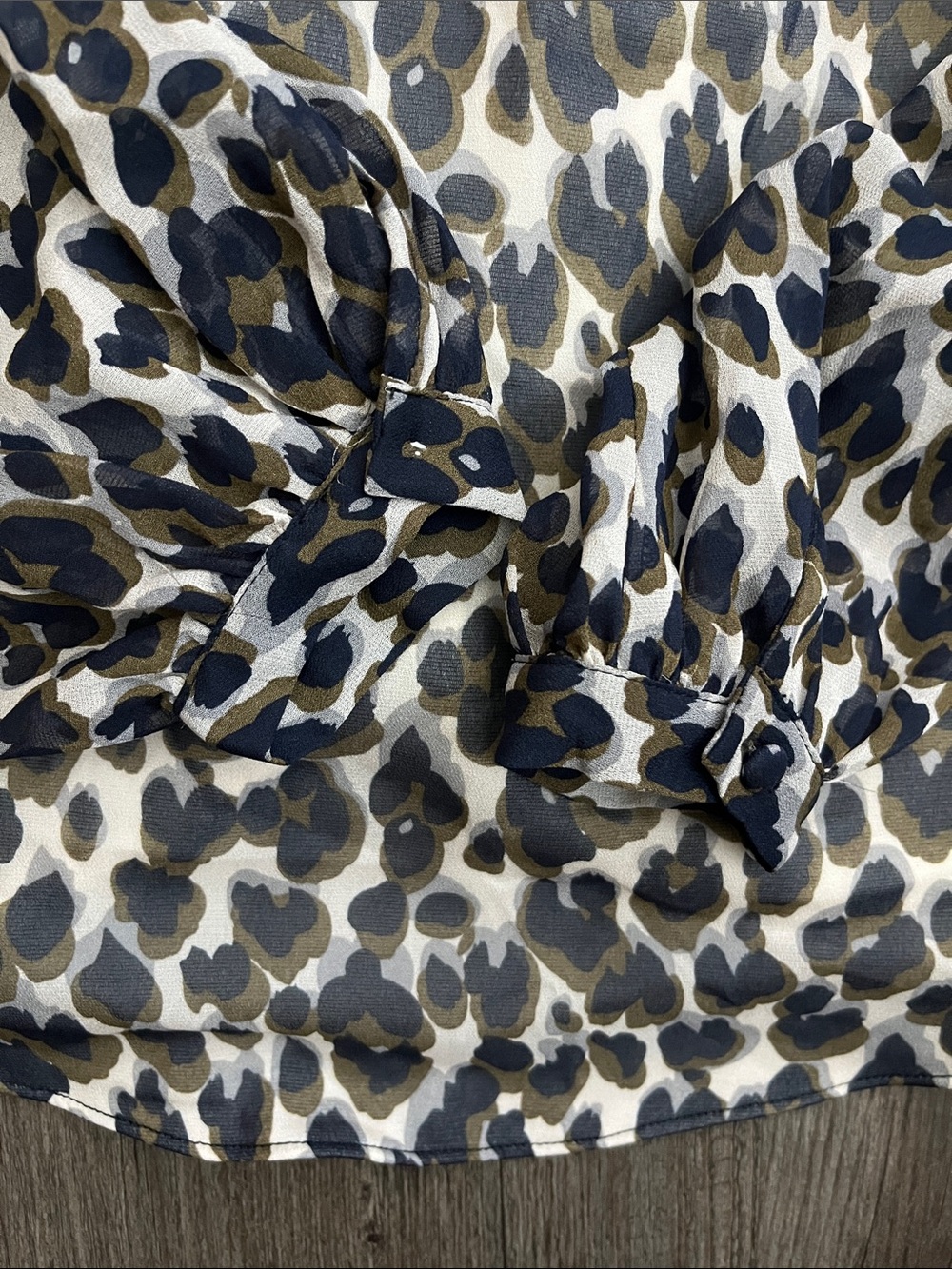HEARTLOOM Leopard Print Blouse - Picture 6 of 6